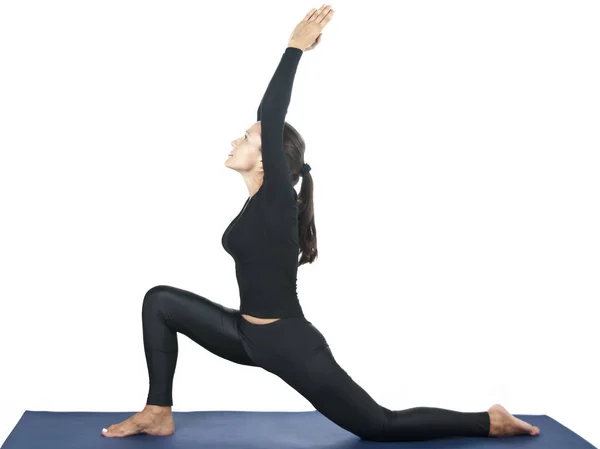 Posizione Yoga Anjaneyasana Luna Crescente Sopra Bianco — Foto Stock