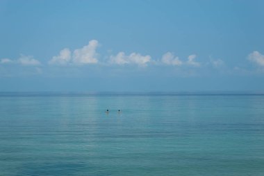 Gökyüzü ve denizin üzerinde Haad salata beach koh Phangan adlı güzellik