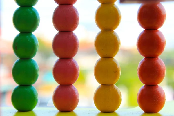 Multi Gekleurde Abacus Geïsoleerd Een Witte Achtergrond Voor Kinderpark — Stockfoto
