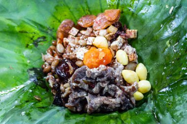 Lotus pirinç yaprak sarma.