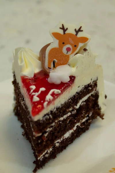 Születésnapi Torta Vágott Háromszögeket Ízletes — Stock Fotó