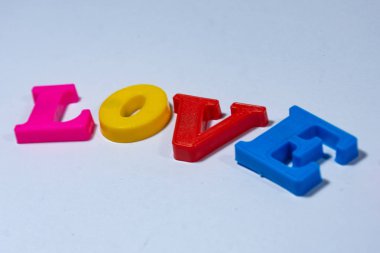 Yazı tipi rengi oyuncak, aşk arka planı olarak kullanma.