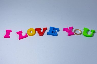 Aşk güzel bir şeydir, bir fon olarak kullanın.