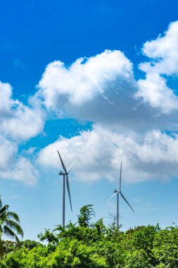 Rüzgar türbinleri dağ Chaiyaphum, elektriğe Tayland'da oluşturmak..