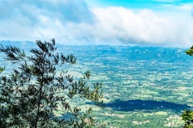 Bakış dağlar ve kasaba Chaiyaphum, Pha Hum Hod Chaiyaphum, Tayland.