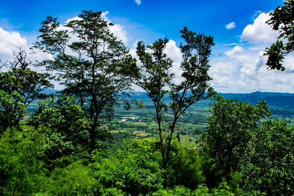 Bakış dağlar ve kasaba Chaiyaphum Sai tanga Milli Parkı Tayland at.