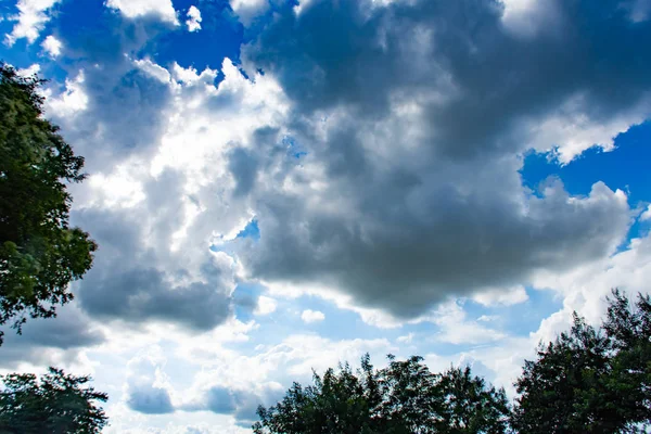 Keindahan Langit Ketika Cahaya Hits Awan — Stok Foto