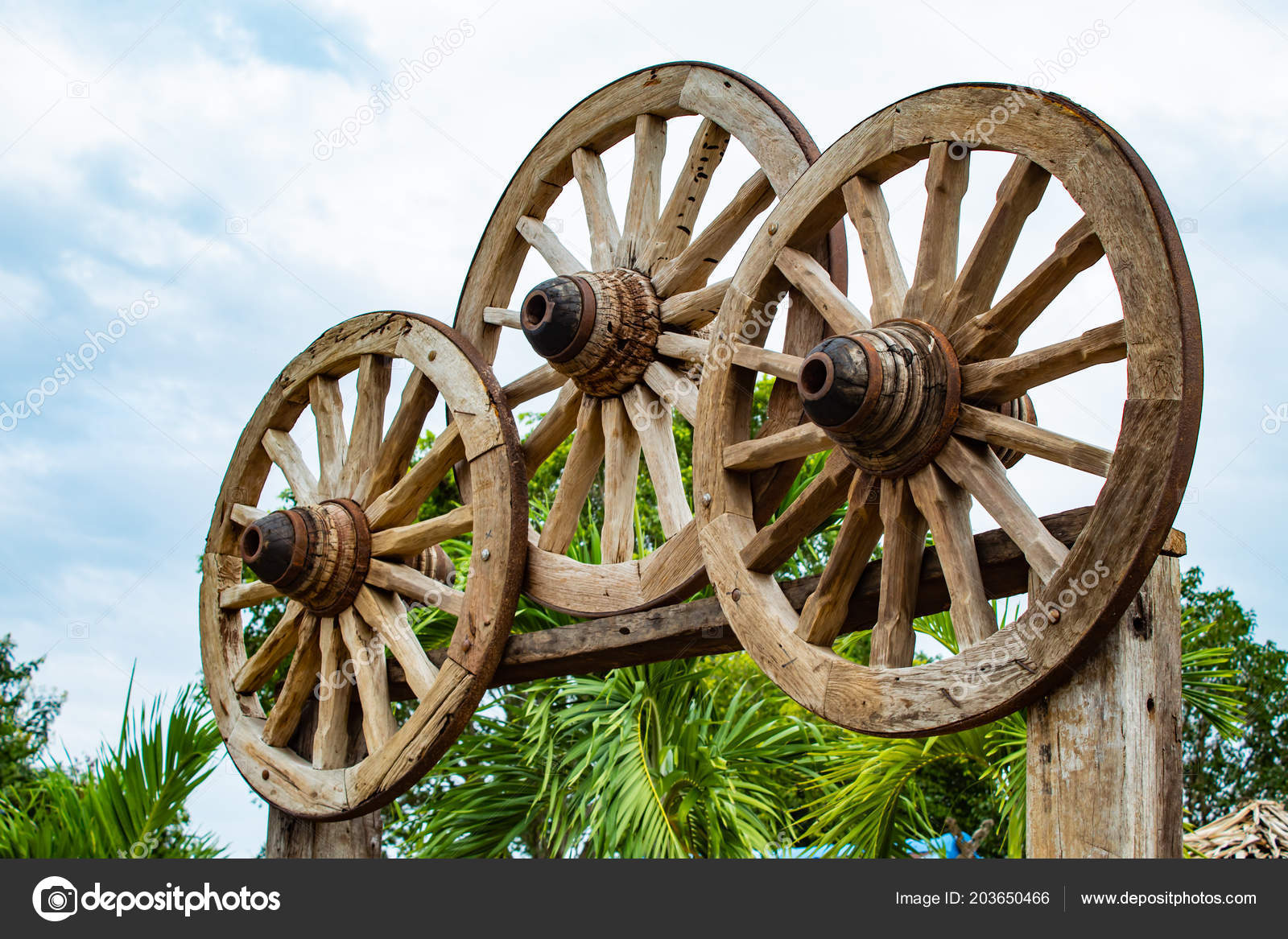 Metal Wagon Wheel Decor Old Wooden Wagon Wheels Stock Photo