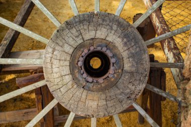 Eski ahşap vagon tekerlekleri