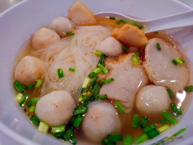 Şehriye çorbası, lezzetli makine. Tayland yemek için başka bir menü.