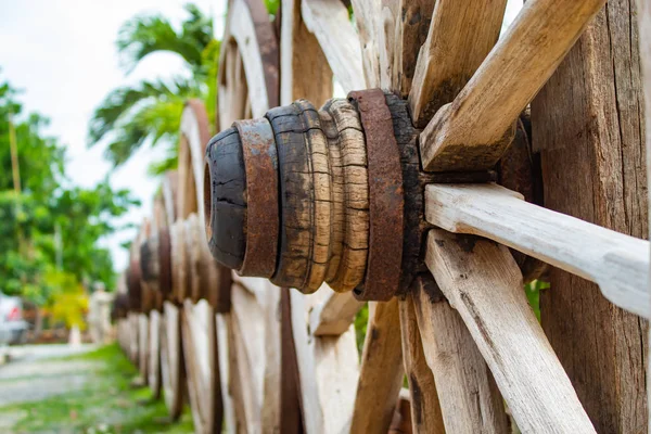 Las Viejas Ruedas Carro Madera —  Fotos de Stock