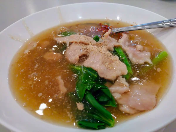 Kızarmış domuz sebzeli, kale