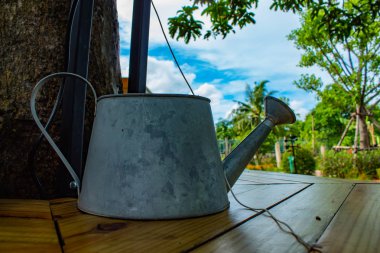 Galvanizli kutular. Sulama suyu Bahçe tablo.