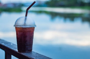 Siyah kahve serin görüntü arka plan nehir.