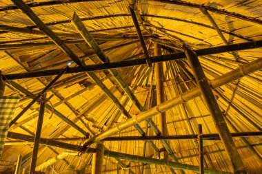 Bambu çatı çatı saz.