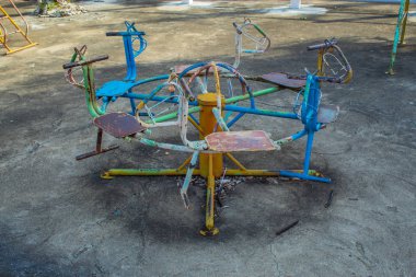 Atlıkarınca çocukların salıncak için.