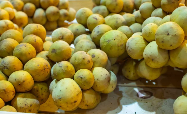 Lansium domesticum veya Longkong Tay tropikal meyve olduğunu