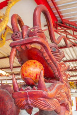 Ahşap yapılmış Çin Ejderha başlı.