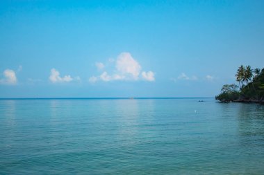 Sabah Denizi. Dalgalar sakin.