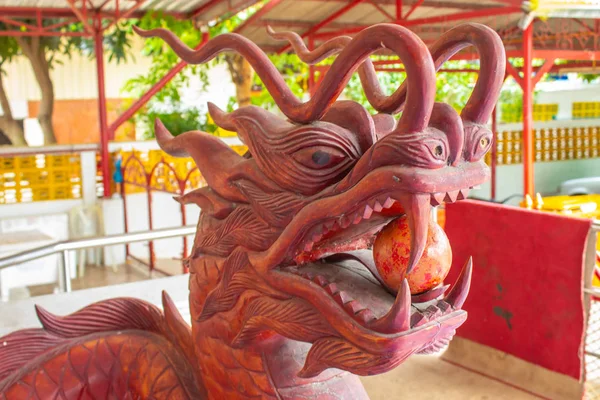 Ahşap yapılmış Çin Ejderha başlı.