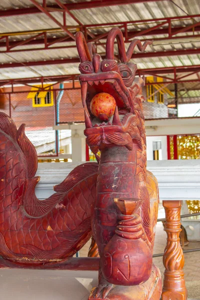 Ahşap yapılmış Çin Ejderha başlı.