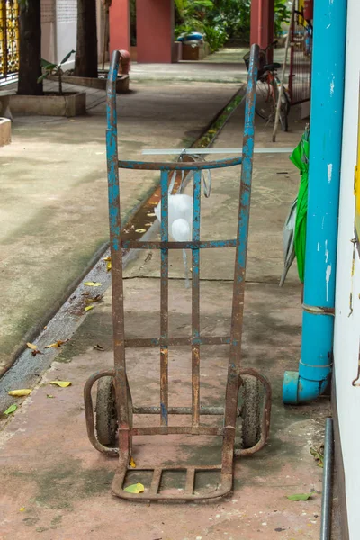 Oude Stalen Trolley Koffer Wielen — Stockfoto