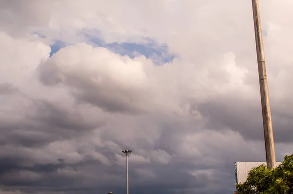 Lampes Rue Avec Ciel Nuageux Pluie — Photo