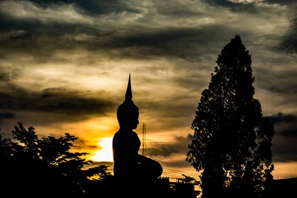 Захід Сонця Позаду Ват Лад Pha Dook Храм — стокове фото