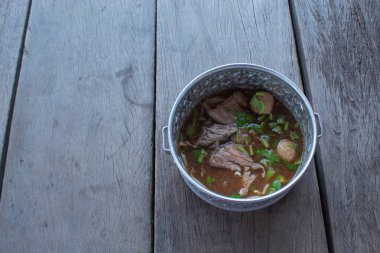 Baharatlı erişte Falls, Pinto koymak.