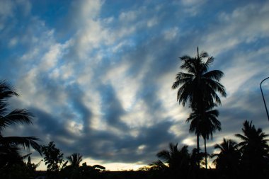 Ne zaman yeni bir gün sabah ışık geliyor