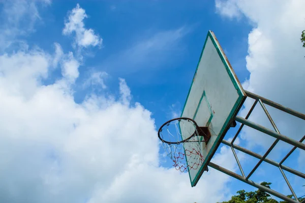 Kırık Basketbol Çember Onarım Çalışmaları Geçici Olarak — Stok fotoğraf