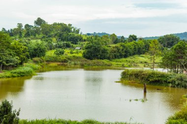 Dağlarda doğal bir rezervuar.