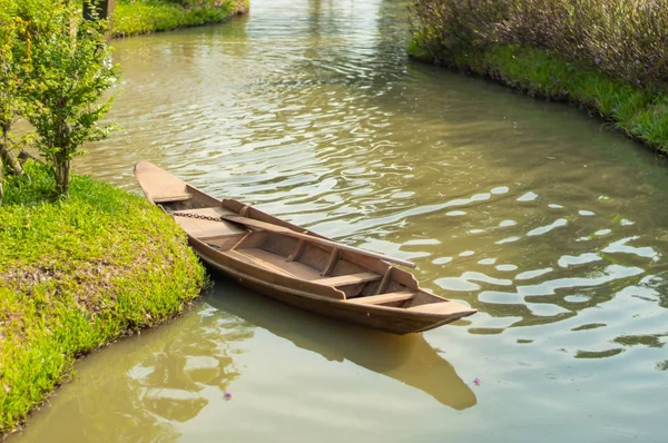 Wooden Boat Floating Nature Water — Stock Photo, Image