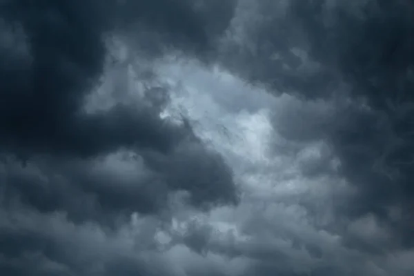Zwarte Regenwolken Lucht — Stockfoto