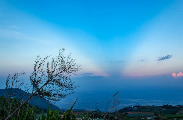 Belleza Del Cielo Cuando Luz Golpea Las Nubes Montaña — Foto de Stock