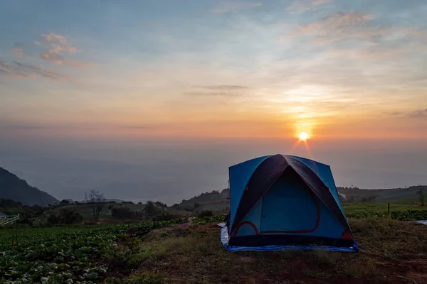 Tenda Fundo Céu Vista Para Montanha Manhã — Fotografia de Stock