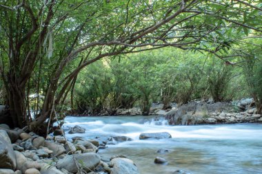 Wang Nan Pua, Nan Tayland bir akışı kayalarda ile su akışı.