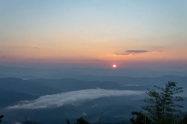 Niebla Sol Mañana Después Montaña Parque Nacional Phu Soi Dao — Foto de Stock