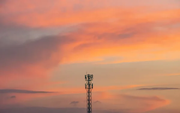 Luz Del Atardecer Naranja Después Antena Del Receptor Del Teléfono —  Fotos de Stock