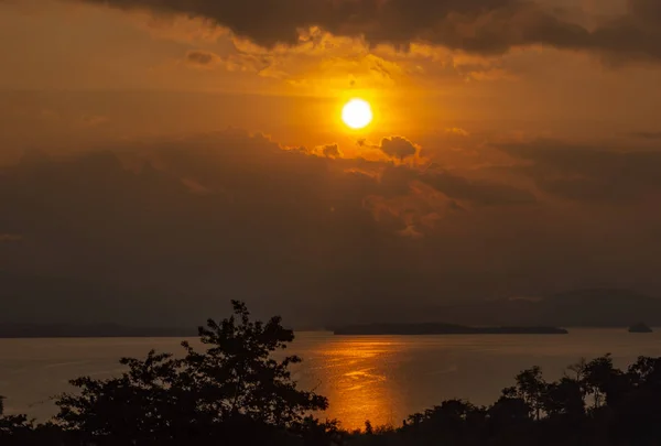 Восход Солнца Над Плотиной Нахарин Водопаде Хуай Май Хамин Канчана — стоковое фото