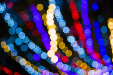 Festival için arka plan olarak kullanılan bulanık renkli ışık.