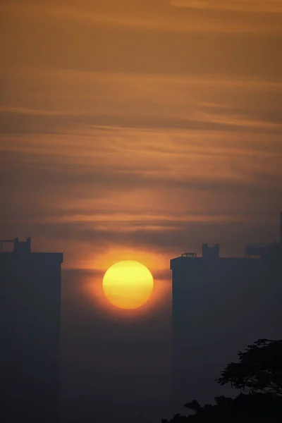 Luz Sol Manhã Brilhando Grandes Edifícios — Fotografia de Stock