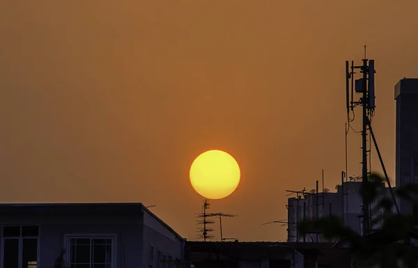 Soleil Tôt Matin Brille Sur Les Bâtiments — Photo