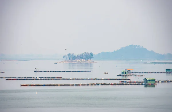 Het Vlot Drijven Van Visteelt Vogels Krasiew Dam Supanburi Thailand — Stockfoto