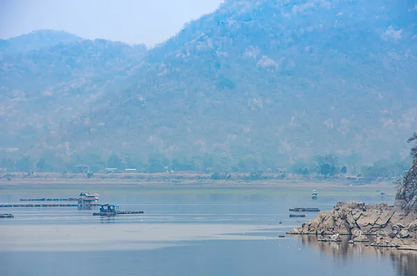 Het Vlot Drijven Van Visteelt Vogels Krasiew Dam Supanburi Thailand — Stockfoto