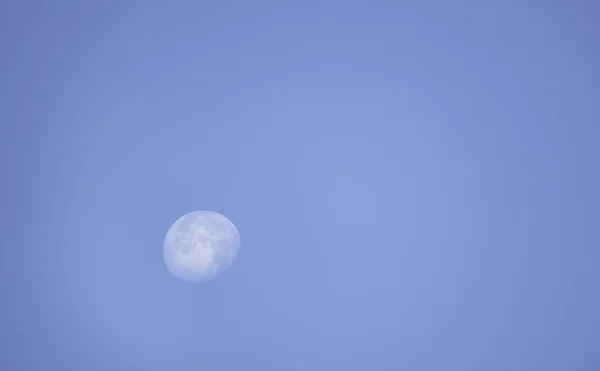 Luna Luz Del Día Cielo Brillante — Foto de Stock