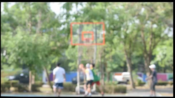 Suddig Bild Äldre Män Och Tonåren Spela Basket Morgonen Bangyai — Stockvideo