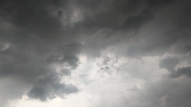 Fekete Esőfelhők Mozog Gyorsan Égen — Stock videók