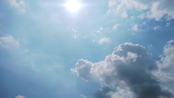 Movimiento Lapso Tiempo Las Nubes Mueven Rápidamente Cielo Día Brillante — Vídeo de stock