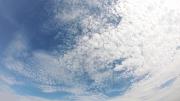 Tijdsverloop Beweging Van Reflectie Van Zon Wolken Bewegen Snel Aan — Stockvideo